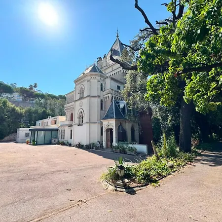 Chateau Sur Szálloda *