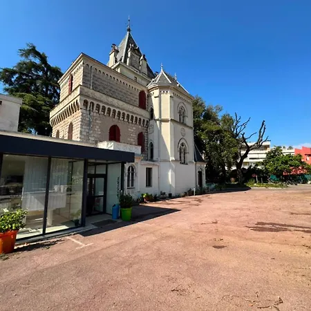 Chateau Sur Szálloda *