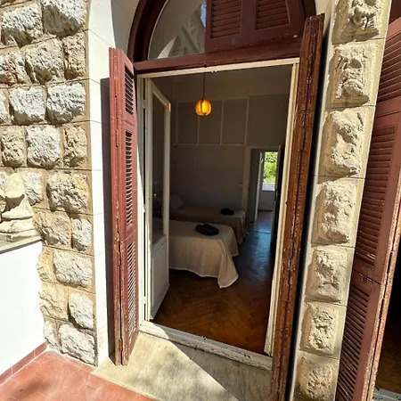Chateau Sur Szálloda *